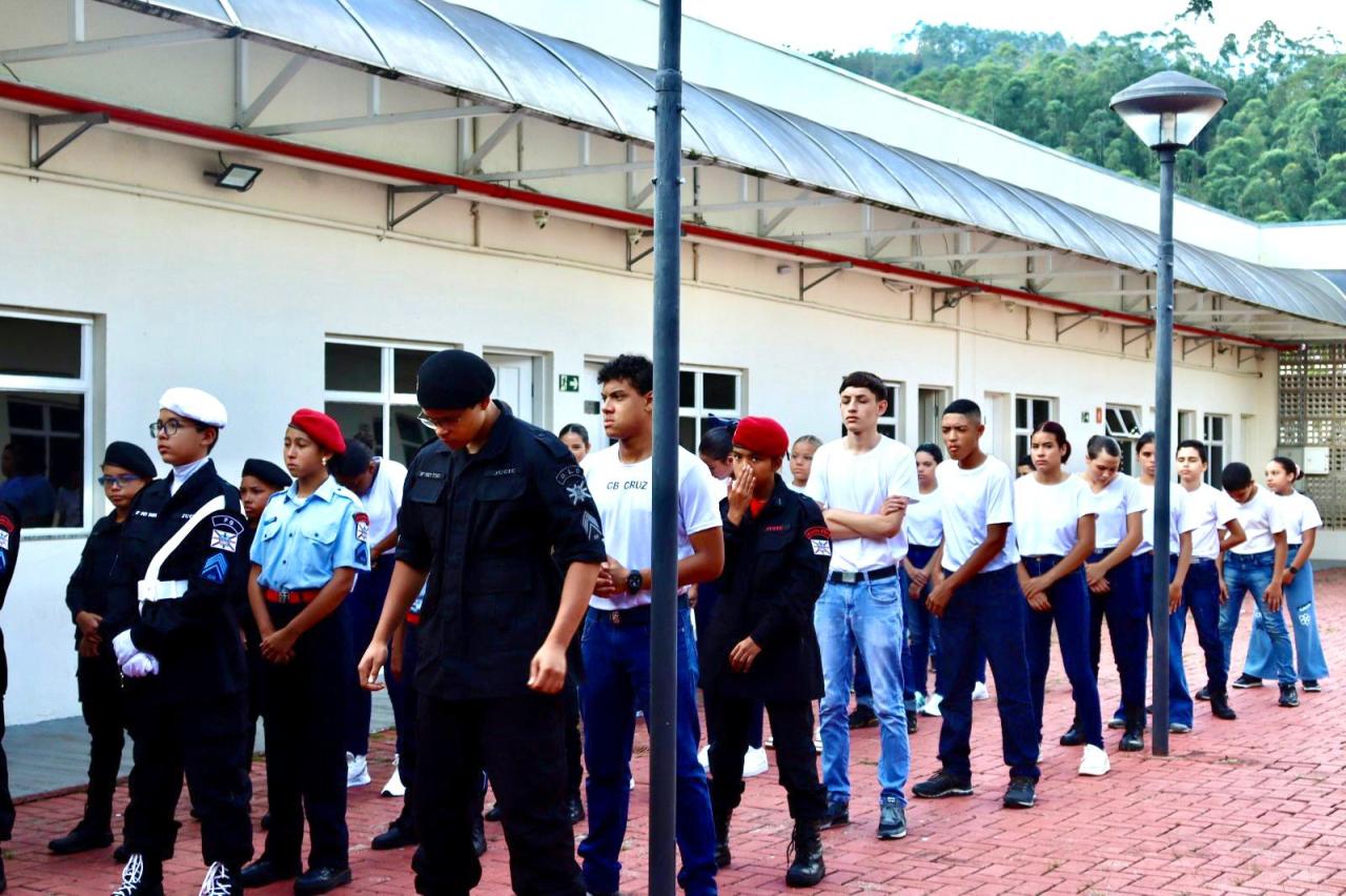 Escola do Legislativo recebe visita dos Guardas Mirins de Cajamar